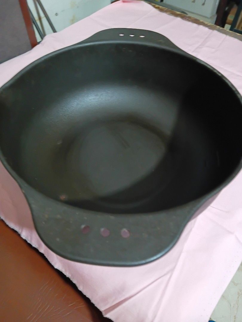 Deep fryer tempura pot, used (Category: Cookware & Accessories) located in Paranaque City. Submitted by 4thestate.surplusan (Listing ID 1454884013, Image 2). Description: compatible w panasonic tempura pan fryer, see photos.