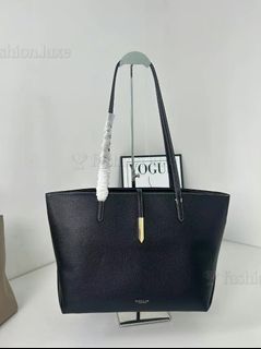 (Category: ) located in . Submitted by fashion.luxe (Listing ID 1454940076, Image 1). Description: .