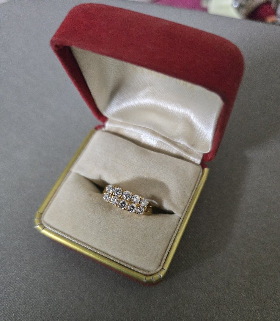 Diamond ring (Category: Rings) located in Singapore. Submitted by Bisschamp (Listing ID 1453360992, Image 1). Description: Sparking 18k gold ring with 10 diamonds. Elegant paranakan design..
