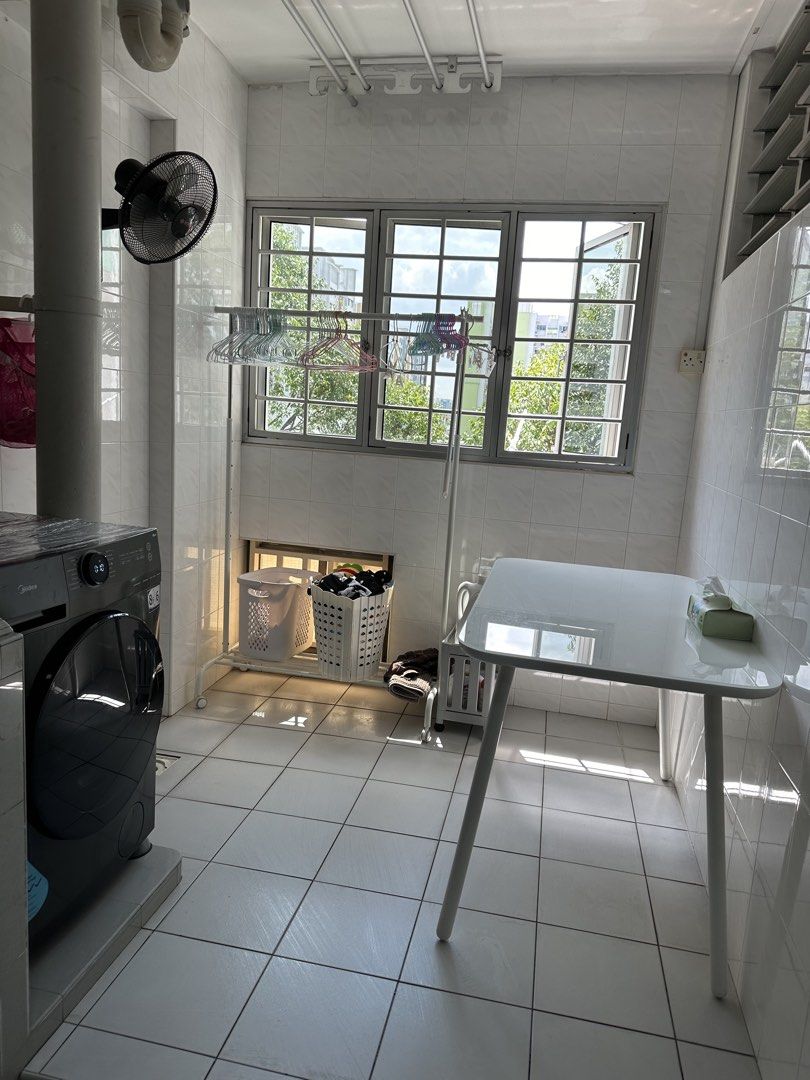 Dining table (Category: Other Kitchenware & Tableware) located in Singapore. Submitted by jolie.20 (Listing ID 1454753094, Image 1). Description: Free dining table L 120 cm W 70 cm Condition well used.