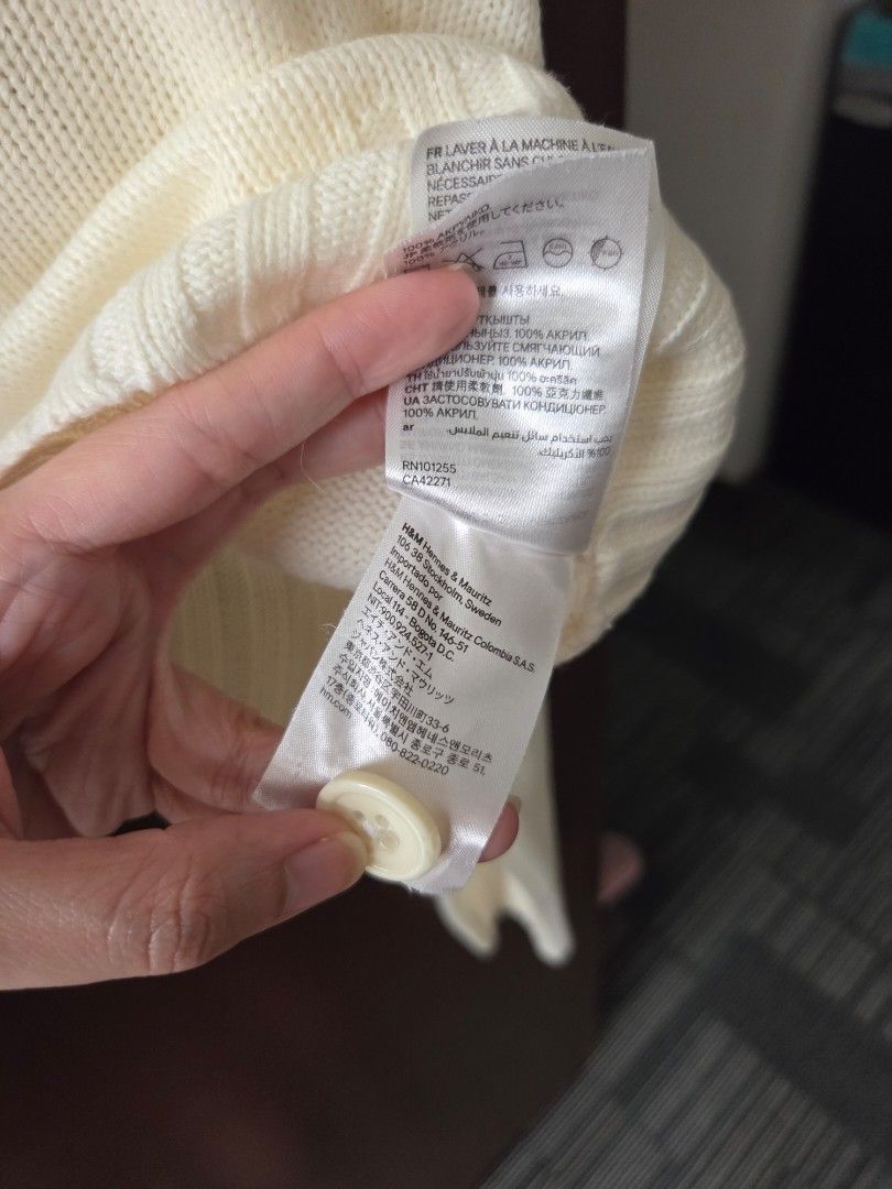 DIVIDED by H&M - Cream Knit Button-Up Cardigan (Category: Coats, Jackets and Outerwear) located in Paranaque City. Submitted by jangluvr (Listing ID 1454814050, Image 3). Description: DIVIDED by H&M - Knit Button-Up Cardigan (Cream) the item is still in good condition.
