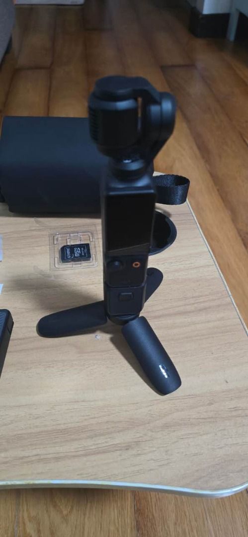 DJI Pocket 3 Creator Combo (Category: Cameras) located in Makati City. Submitted by wesley.phvan (Listing ID 1454858527, Image 1). Description: 1.DJI Pocket 3 2.dji mic2 transmitter(shadow black) 3.battery handle 4.mini tripod carrying bag.