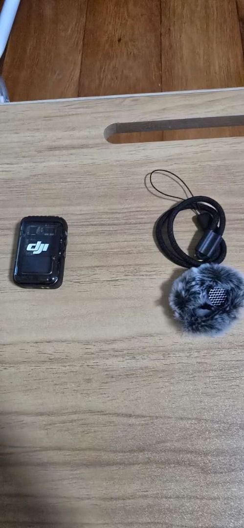 DJI Pocket 3 Creator Combo (Category: Cameras) located in Makati City. Submitted by wesley.phvan (Listing ID 1454858527, Image 2). Description: 1.DJI Pocket 3 2.dji mic2 transmitter(shadow black) 3.battery handle 4.mini tripod carrying bag.