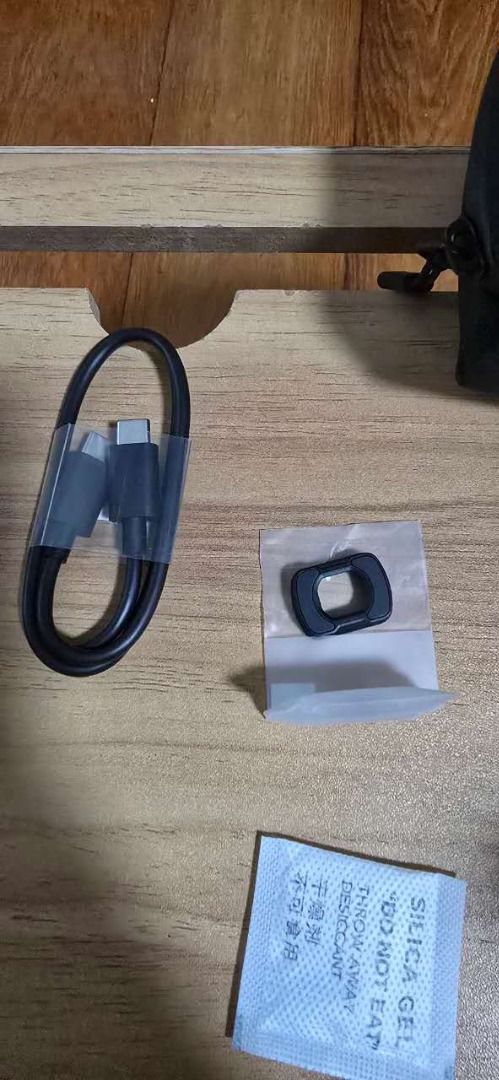 DJI Pocket 3 Creator Combo (Category: Cameras) located in Makati City. Submitted by wesley.phvan (Listing ID 1454858527, Image 3). Description: 1.DJI Pocket 3 2.dji mic2 transmitter(shadow black) 3.battery handle 4.mini tripod carrying bag.