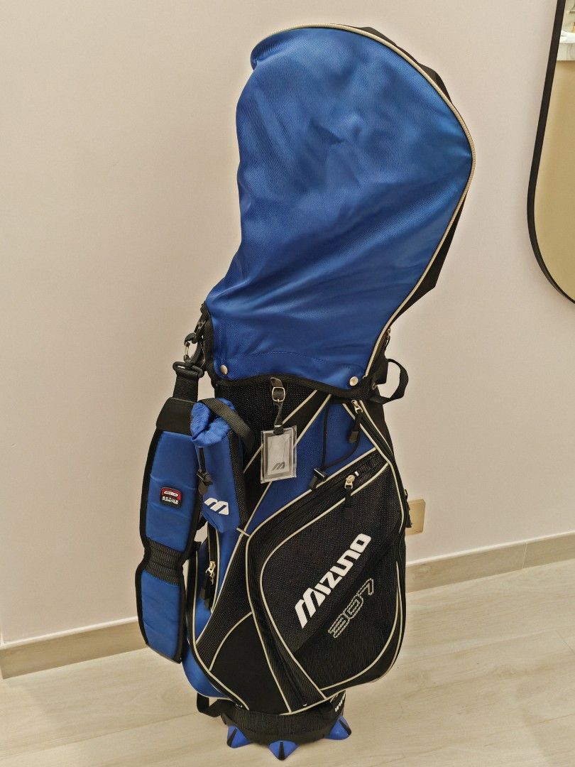 Driver, Irons, Wedges with Bag Golf Set （分類：運動與體育 - Golf）位於 Hong Kong。 由 weecan 提交（商品編號 1454866892，圖片 3）。簡介： Selling a set of golf clubs. 12 Clubs in total. Various conditions. Includes: a Mizuno 307 golf bag (stores at air conditioning locker, never used on course) TaylorMade R9 driver - used Ping G5 3Iron - used Ping G5 4Iron - used TaylorMade R9 5Iron - never used on course. Like new. Titleist AP2 6Iron - never used on course. Like new. Callaw