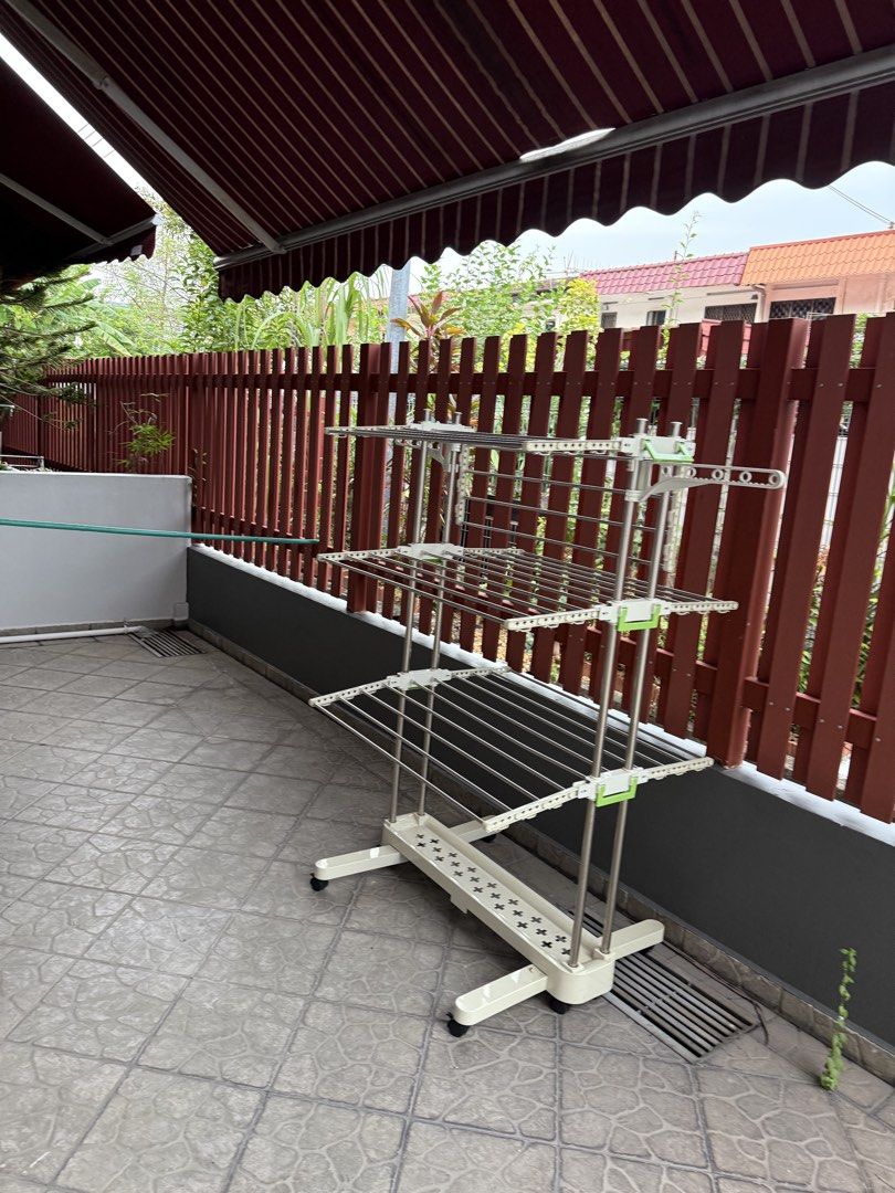 Drying rack (Category: Clothes Drying Rack) located in Singapore. Submitted by silenthorse-a95821 (Listing ID 1454809733, Image 2). Description: .