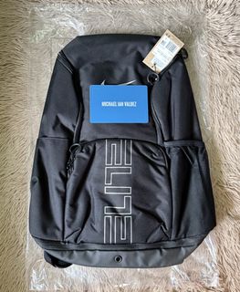 (Category: ) located in . Submitted by miv.snkrs (Listing ID 1454811258, Image 1). Description: .