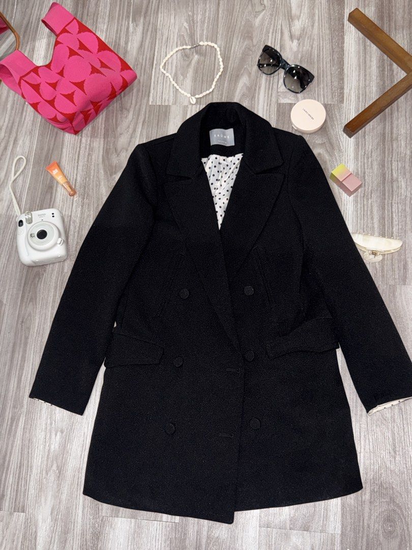 ERUME Black Double-Breasted Blazer (Category: Coats, Jackets and Outerwear) located in Imus. Submitted by kalisasent (Listing ID 1454801992, Image 1). Description: - Classic black blazer from ERUME - Double-breasted style with button closure - Features a subtle polka dot lining - Versatile for dressing up or down - Creates a sharp and put-together look.