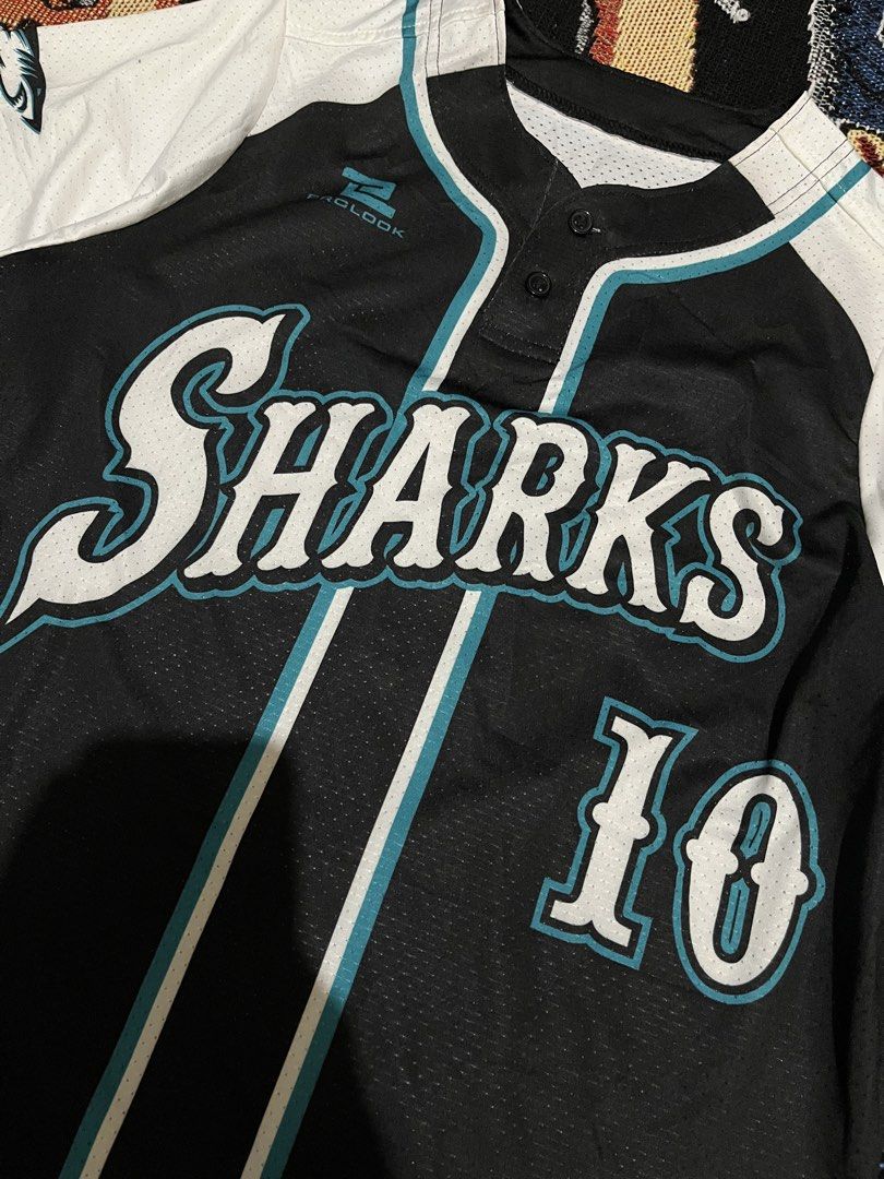 Football Jersey (Category: Activewear) located in Siniloan. Submitted by marceiron316276 (Listing ID 1454860974, Image 3). Description: No tags.