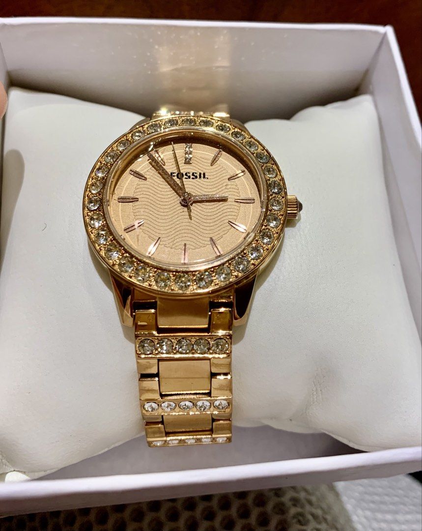 Fossil Watch Rose Gold (Category: Women's Watches) located in Marikina City. Submitted by annlist (Listing ID 1454822142, Image 2). Description: Barely used. Gemstones maintained by fossil store. With box..