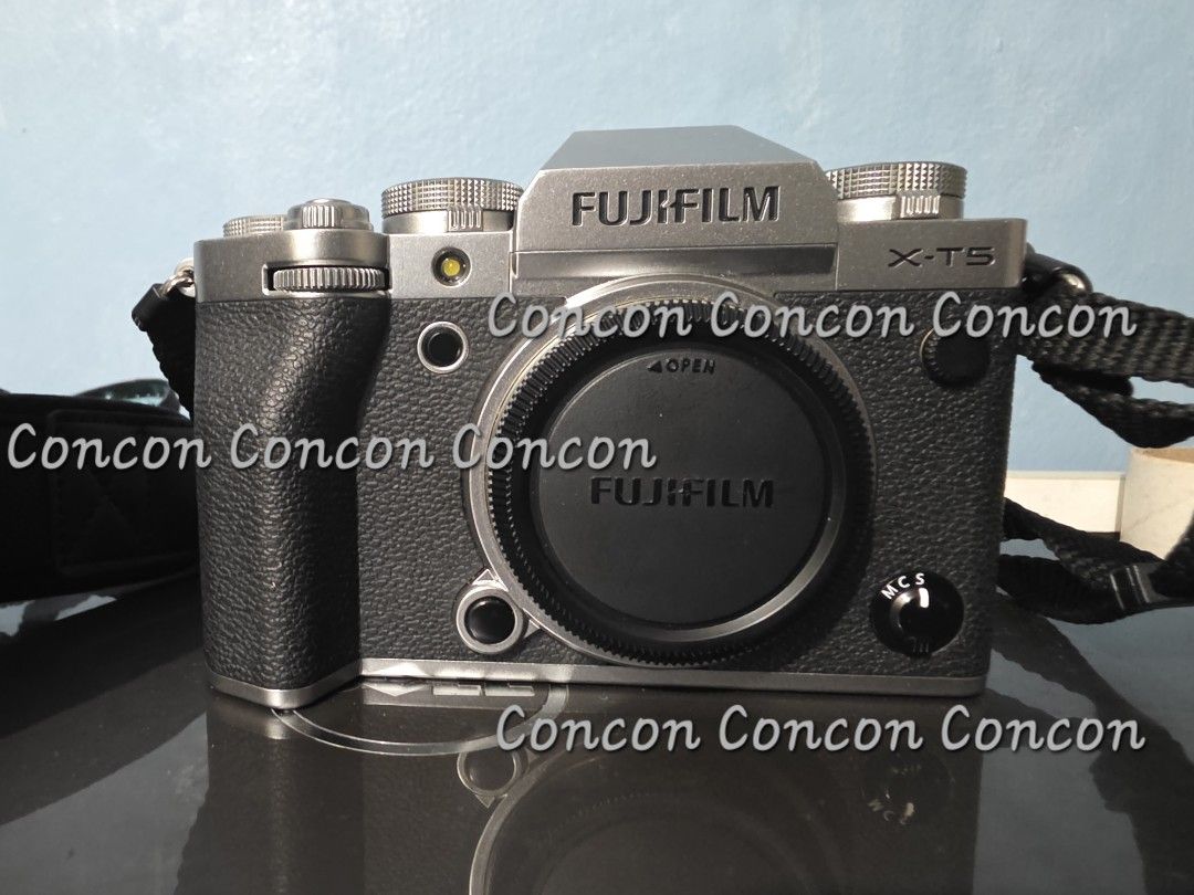 Fujifilm X-T5 Mirrorless Digital Camera Silver (Category: Cameras) located in Manila. Submitted by conniecab (Listing ID 1454855997, Image 1). Description: - Fujifilm X-T5 camera body in silver - Digital camera - Strap included - body cap included - charger included - with box Location - Project 4, Quezon City MOP - BPI/Gcash.