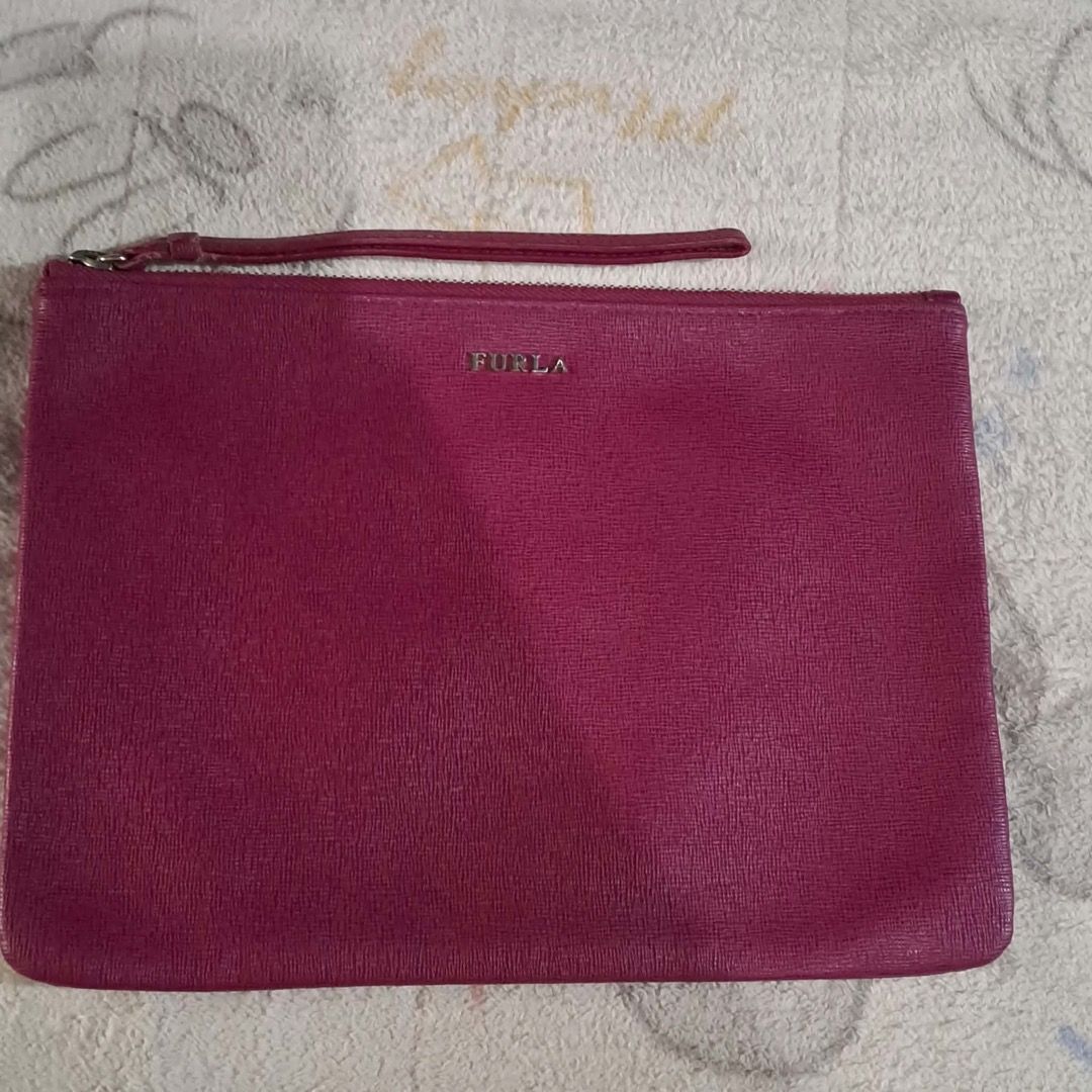 Furla Leather Pouch (Category: Luxury Bags & Wallets) located in Pila. Submitted by ester_aurea (Listing ID 1454860574, Image 1). Description: Preloved Gcash payment plus sf No cod - Authentic Furla pouch - Made in Tunisia - 7x9 inches - Deep berry textured leather - Detachable wrist strap - Zipper closure - Ideal for organizing essentials or as a standalone clutch.