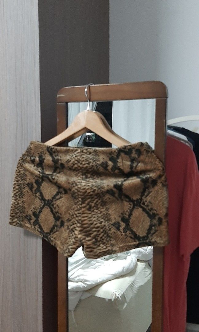 Future State (Category: Shorts) located in Singapore. Submitted by enjoyourlife (Listing ID 1454891294, Image 2). Description: - Brand: Future State - Size: L (UK 12 / US 8) - Design: Eye-catching snake print - Condition: Great, pre-loved(wore once) - Style: Trendy and edgy waist across 34cm length 28cm Imo it can fit medium. Material is like velvet..soft to touch & cooling from the inside..