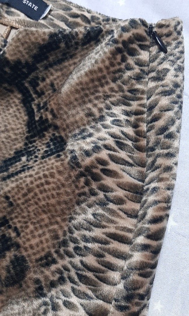 Future State (Category: Shorts) located in Singapore. Submitted by enjoyourlife (Listing ID 1454891294, Image 3). Description: - Brand: Future State - Size: L (UK 12 / US 8) - Design: Eye-catching snake print - Condition: Great, pre-loved(wore once) - Style: Trendy and edgy waist across 34cm length 28cm Imo it can fit medium. Material is like velvet..soft to touch & cooling from the inside..