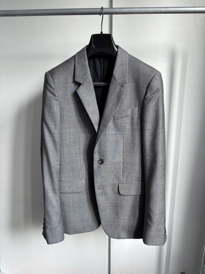 FW10 Mainline Alexander Mcqueen Houndstooth Check Wool Blazer (Category: Coats, Jackets and Outerwear) located in Paranaque City. Submitted by grailonious (Listing ID 1454853886, Image 1). Description: Pure worsted wool Alexander Mcqueen Blazer. Like new condition. Labelled FW 10 on the wash tag. Made in Italy Size 44, fits mens M slim Measurements: Shoulders 17” Pit to pit 19” Sleeves 26” Length 28.1” .