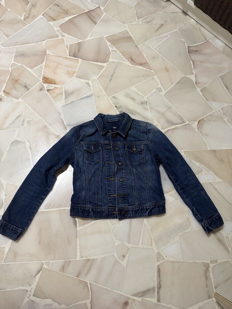 Gap denim jacket (Category: Coats, Jackets and Outerwear) located in Singapore. Submitted by Missy_C (Listing ID 1454890897, Image 1). Description: Authentic .
