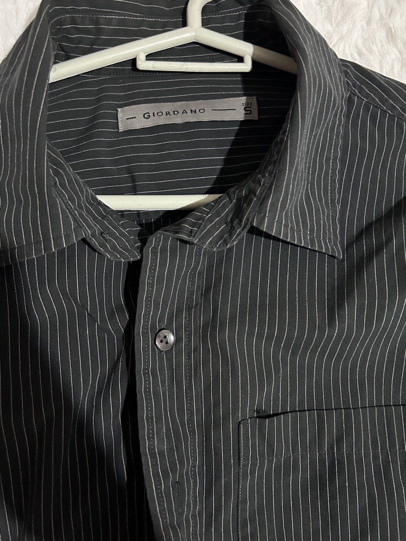 GIORDANO Men's Striped Button-Up Shirt Size S (Category: Tshirts & Polo Shirts ) located in Bautista. Submitted by aldringarciaaa (Listing ID 1454881891, Image 2). Description: - Brand: GIORDANO - Color: Grey with thin white pinstripes - Features: Chest pocket, button closures - Size: S - Style: Versatile for casual or smart casual wear.