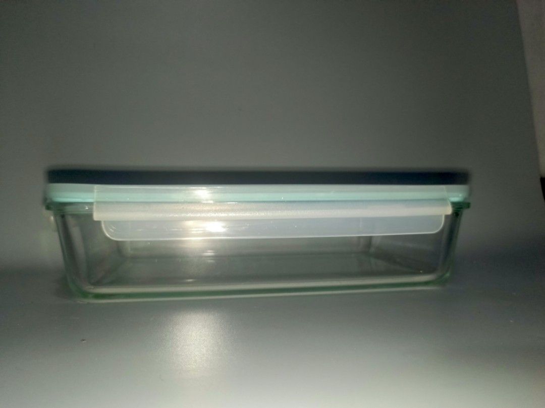 Glass Food Container with Airtight Lid (Category: Food Organization & Storage) located in Quezon City. Submitted by eyesellgoodthings (Listing ID 1454896280, Image 2). Description: ₱500 - Rectangular glass food storage container - Comes with a light blue and white airtight lid - Ideal for storing leftovers or meal prepping - Sturdy, clear glass base - Lid seals well to keep food fresh - Easy to clean and use.