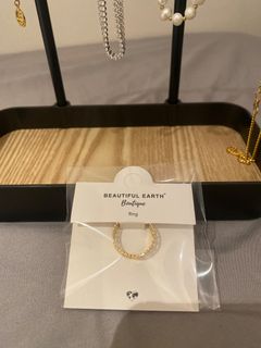 (Category: ) located in . Submitted by sellingpreloved_carousel (Listing ID 1454905097, Image 1). Description: .