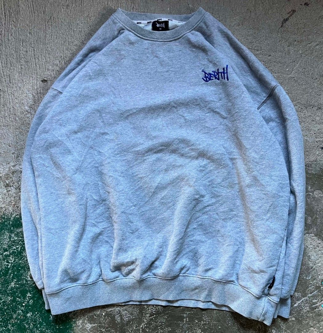 Grey BERTH Crewneck Sweatshirt (Category: Coats, Jackets and Outerwear) located in Vallehermoso. Submitted by threy (Listing ID 1454845881, Image 1). Description: - Grey crewneck sweatshirt - Features a blue BERTH graphic on the chest - Ribbed cuffs and hem for a snug fit - Comfortable and casual, perfect for everyday wear - Tag visible inside collar.