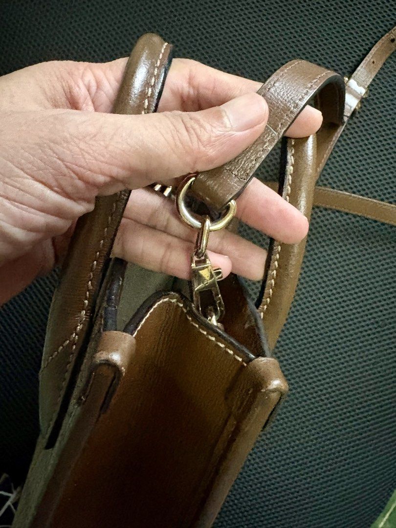 Gucci Interlocking G Mini Tote CP Sling Bag (Category: Luxury Bags & Wallets) located in Manila. Submitted by jlj_v.2_oshop (Listing ID 1454321135, Image 3). Description: This Gucci CP sling is a gift, and I’m letting this baby go because I need to declutter. Feel free to do your own authentication check. Rest assured, the quality is good compared to mirror copies. Kasya dalawang CP, keys and short wallet. .