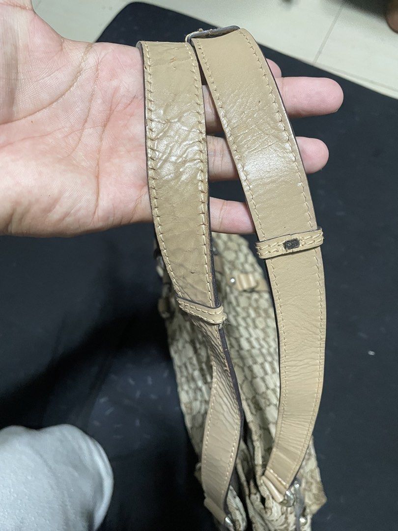 Gucci Tote Bag (Category: Luxury Bags & Wallets) located in Cavite. Submitted by tn.supply4108 (Listing ID 1454859735, Image 3). Description: Gucci Tote Bag Well Used Sign Of usage Issue .
