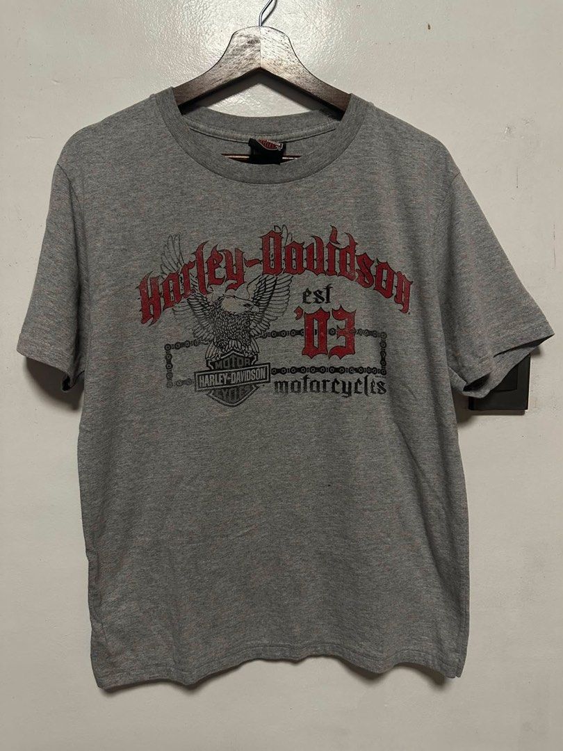 Harley shirt vintage (Category: Tshirts & Polo Shirts ) located in Bacoor. Submitted by bootsknocker (Listing ID 1454939142, Image 1). Description: Size: small to medium Width: 20 Length: 25 (Measured by INCHES) Condition: Excellent Color Rate: 9.9/10 Issue: None “Colors may vary due to lightening” “Swipe to see more details of piece and appreciate” AUTHENTIC✅.