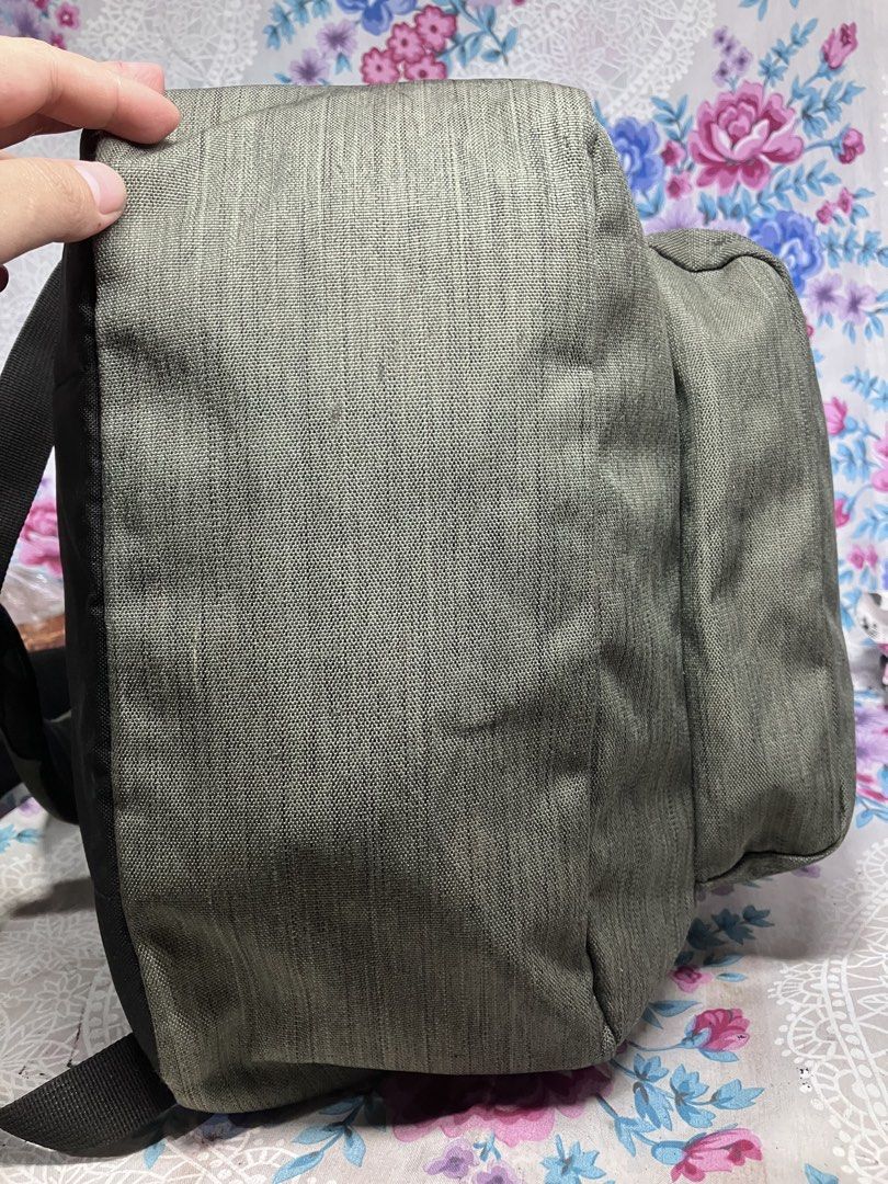 HAWK SCHOOL/CAMPUS BACKPACK (Category: Backpacks) located in General Mariano Alvarez. Submitted by adonid (Listing ID 1454844367, Image 3). Description: HAWK SCHOOL/CAMPUS BACKPACK GOOD CONDITION .
