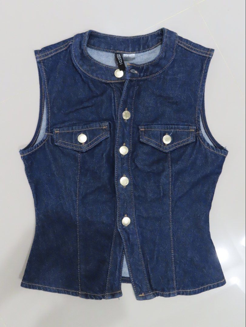 H&M Denim Suit Vest (Category: Sleeveless) located in Pasay City. Submitted by 500below (Listing ID 1454903650, Image 3). Description: Worn: 1x Original Price: ₱999.