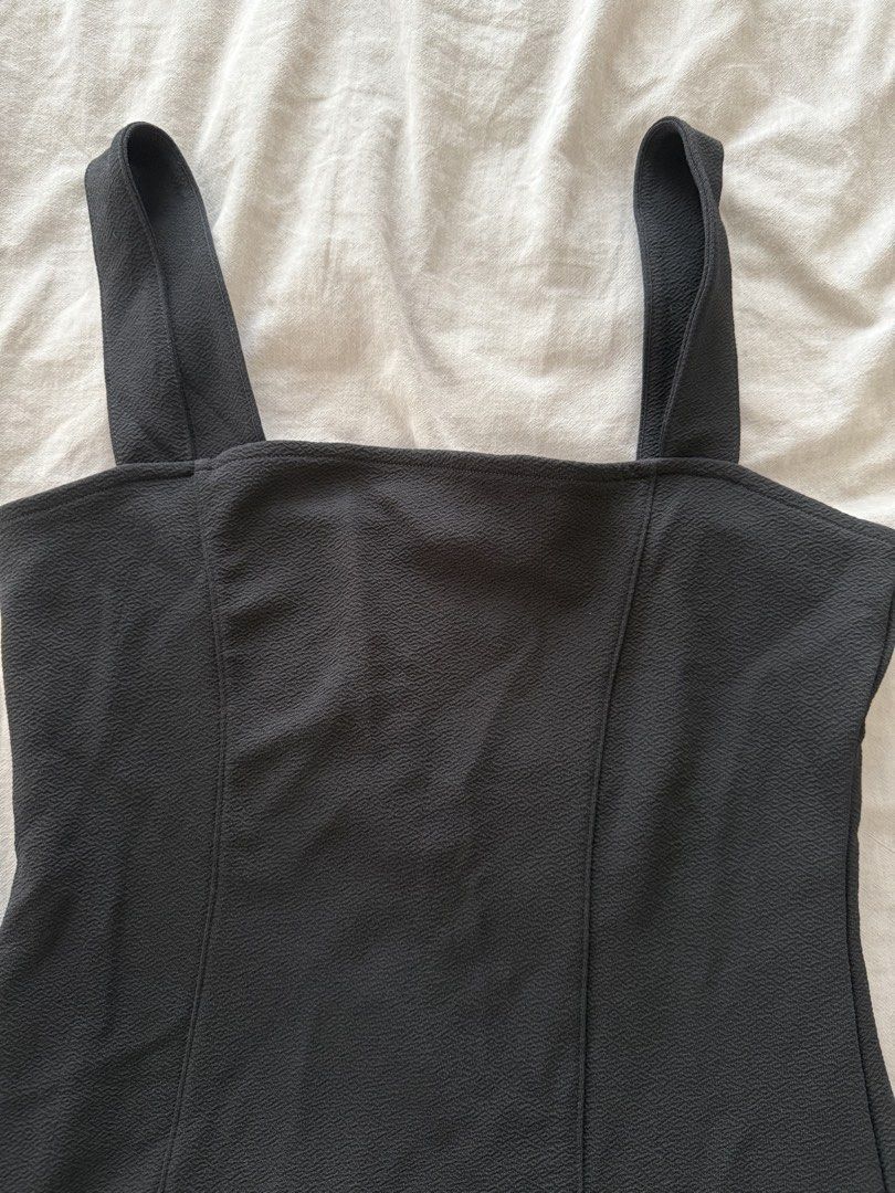 H&M Little Black Dress (Category: Dresses) located in Makati City. Submitted by val820 (Listing ID 1454783573, Image 2). Description: H&M Little black dress. not wrinkly. negotiable. size medium. .