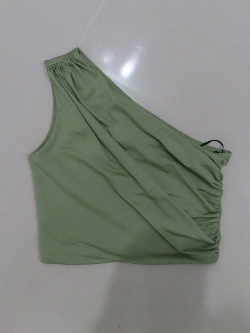 H&M One Shoulder Crop Top (Category: Blouses) located in Pasay City. Submitted by 500below (Listing ID 1454898739, Image 3). Description: Worn: 1x Original Price: ₱499.