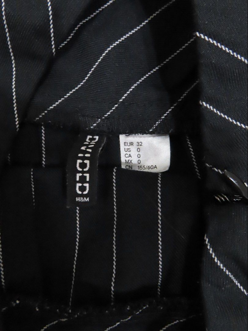 H&M Pinstripe Pleated Mini Skirt (Category: Skirts) located in Pasay City. Submitted by 500below (Listing ID 1454902448, Image 2). Description: Worn: 3x .
