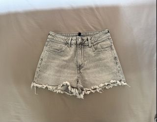 (Category: ) located in . Submitted by yuxinx (Listing ID 1454920142, Image 1). Description: .