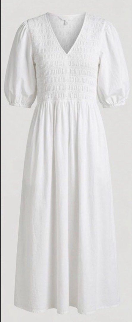 H&M Smocked White Midi Dress (Category: Dresses) located in Makati City. Submitted by closet_share (Listing ID 1454922444, Image 1). Description: .