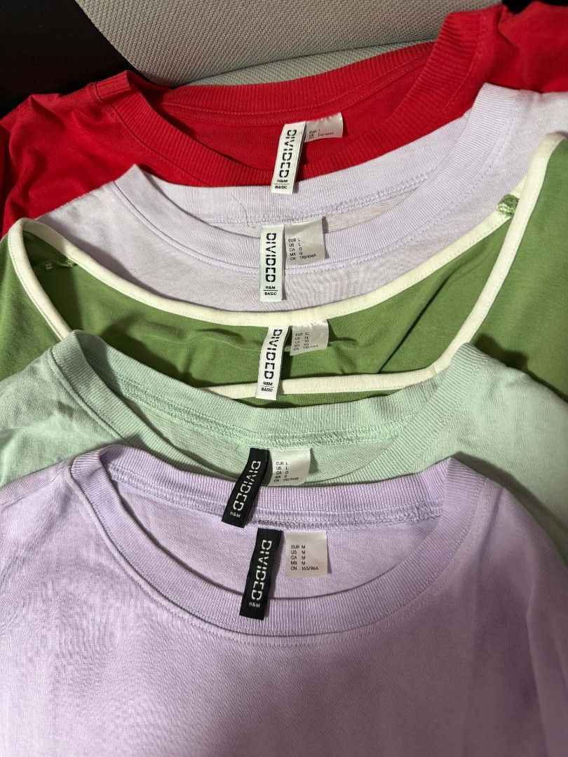 H&M x UNIQLO Crop Top (Category: Others Tops) located in Quezon City. Submitted by Chess (Listing ID 1454909505, Image 1). Description: Crop Top Closet Cleanout! ✨ Looking to refresh your wardrobe? Check out these stylish crop tops categorized by collection: PHOTO 1: H&M DIVIDED BASICS Red Pocket Crop Tee — Brand: H&M Divided | Size: L | Price: ₱250 Light Lavender Oversized Long-Sleeve Crop Top — Brand: H&M Divided | Size: L | Price: ₱280 Green W