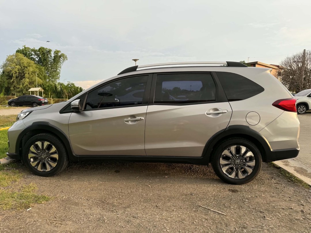 Honda BR-V (Category: Used Cars) located in Caloocan City. Submitted by tininity_seller (Listing ID 1454824356, Image 3). Description: 🚘 FOR SALE: 2021 Honda BR-V A/T 🚘 Location: Imus, Cavite 💸 Selling Price: ₱660,000 only ✅ Automatic Transmission ✅ Mileage: 53 KM ✅ Unli check & unli scan ✅ Ready to test drive ✅ Cold AC ✅ Leather Seats Honest Issue: minimal scratches on back and mag (Slightly negotiable) 📩 For complete details & photos, DM me