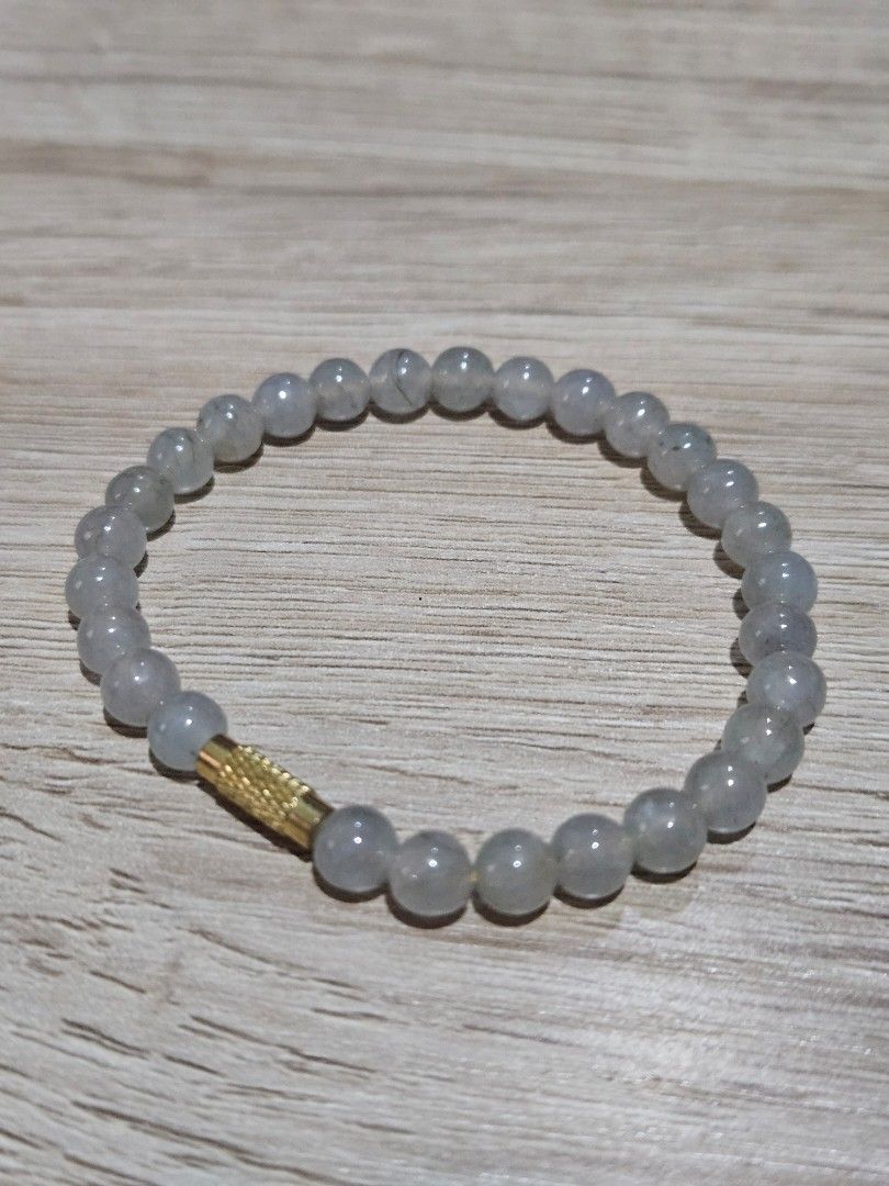 Icy Tea Green Jadeite Stone Bead Bracelet (Category: Bracelets) located in Cainta. Submitted by Kahi0410 (Listing ID 1454822499, Image 1). Description: Natural Burmese Jadeite (grade A) Tea green deroscas lock 9mm bead size 16inch wrist size garterized with certificate.