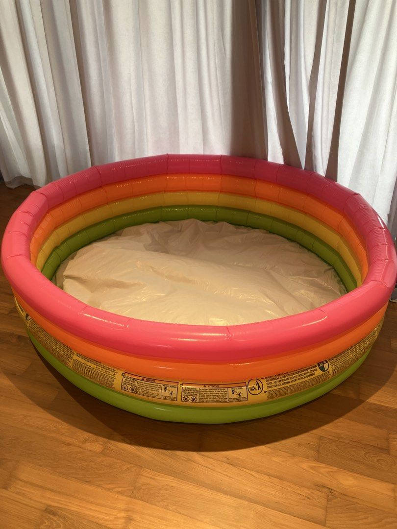 Inflatable pool (Category: Kids Toys) located in Singapore. Submitted by pqws96 (Listing ID 1454846519, Image 1). Description: .