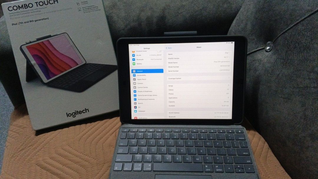 Ipad 9th generation (Category: iPad) located in Kuala Lumpur. Submitted by arianafarh89471 (Listing ID 1454881710, Image 3). Description: nak letgo Ipad 9th gen with combo touch logitech condition lawa teruk but ada sikit crack kt bahagian tepi,tpi still okayy no problem, klau berminat chat ya harga boleh negoo.
