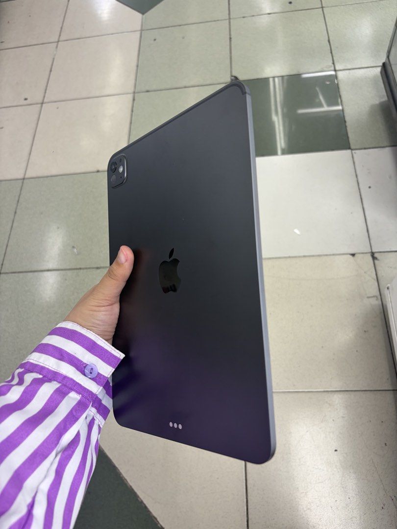 Ipad Pro M5 256gb 11' Wifi No issue (Category: iPad) located in San Juan City. Submitted by javedsgadgetshop (Listing ID 1454759676, Image 2). Description: INSTALLMENT OPTIONS : SPAY LATER / GGIVES / CREDIT CARD / SKYRO / HOMECREDIT (BRANDNEW) WE BUY AND SELL SO PWEDE MAGBINTA OR SWAP ! Quick Specs : 💵 Ipad pro M5 (11') •256gb •NTC Variant •Good batt health •Wifi Only •99% Smoothness •No hidden issue | No Repaired •100% Authentic | Not Refurbish