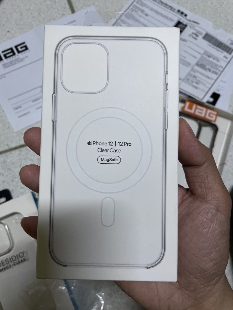 iPhone 12 | 12 Pro authentic apple clear case magsafe (Category: Cases & Sleeves) located in Manila. Submitted by errolgorg214 (Listing ID 1454887761, Image 1). Description: Authentic from powermac ! 1k nalang po yan Naka seal pa po yan at no issue Original 101% percent galing mismo sa powermac Rfs : nasa cabinet lang po ito and good condition pa since hindi pa nabubuksan Eto po yung mga old case ko na hindi na ginagamit since nagpapalit ng phone