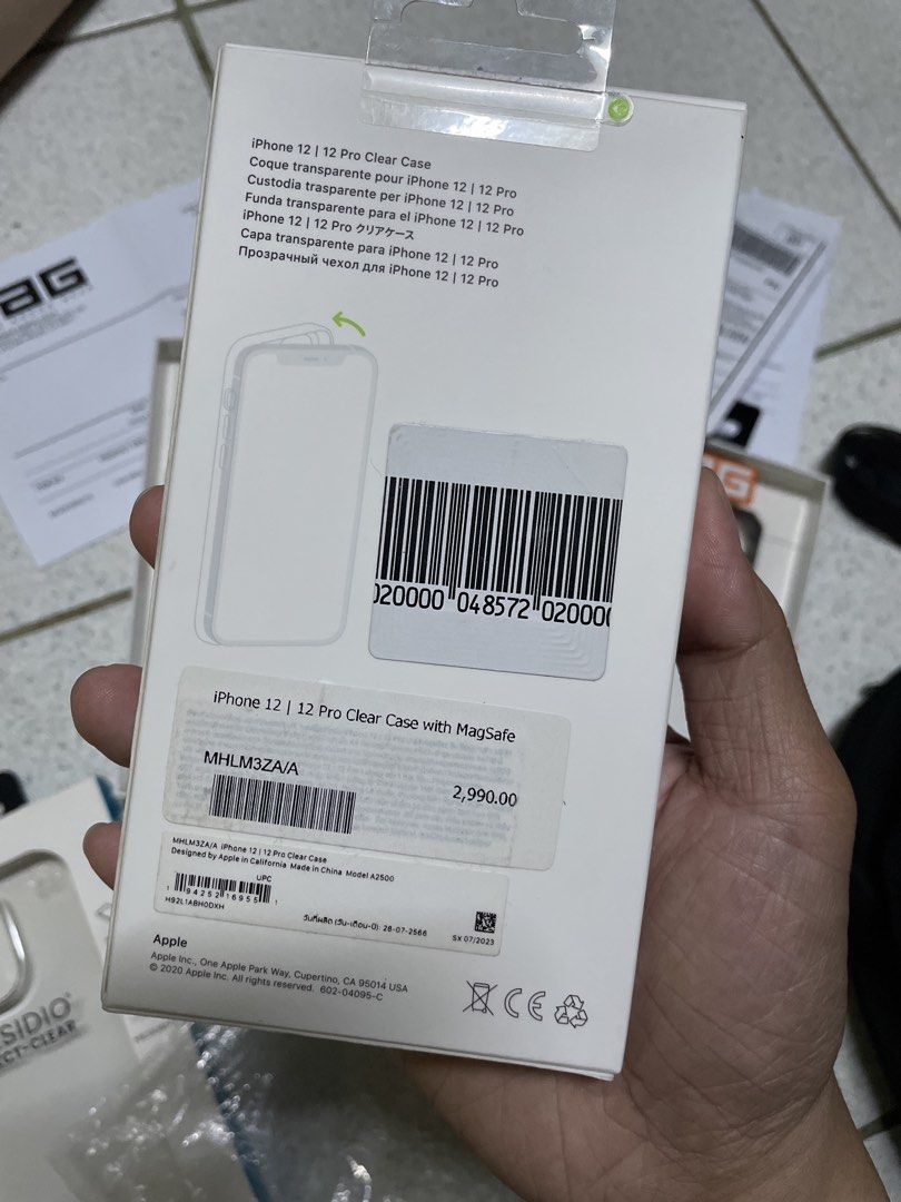 iPhone 12 | 12 Pro authentic apple clear case magsafe (Category: Cases & Sleeves) located in Manila. Submitted by errolgorg214 (Listing ID 1454887761, Image 2). Description: Authentic from powermac ! 1k nalang po yan Naka seal pa po yan at no issue Original 101% percent galing mismo sa powermac Rfs : nasa cabinet lang po ito and good condition pa since hindi pa nabubuksan Eto po yung mga old case ko na hindi na ginagamit since nagpapalit ng phone