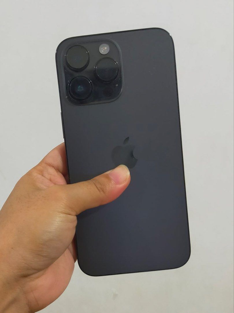 Iphone 14 pro max (Category: iPhone 14 Series) located in Imus. Submitted by kaperanggot (Listing ID 1454814486, Image 2). Description: For sale iphone 14 pro max 256GB Black 85% batt Rfs: upgrade No issue 100% smooth with orig box & lightning cord wiith free cases Pm for the price.