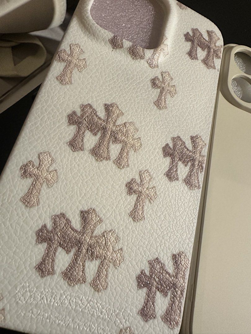 Iphone 14 Pro Max Case Bundle (Category: iPhone 14 Series) located in Manila. Submitted by amimae17 (Listing ID 1454888969, Image 3). Description: 3 For ₱250 (Fixed Price) Yung asa middle po slightly used the other two is brand new. RFS: Declutter, impulsive buy🤣. .