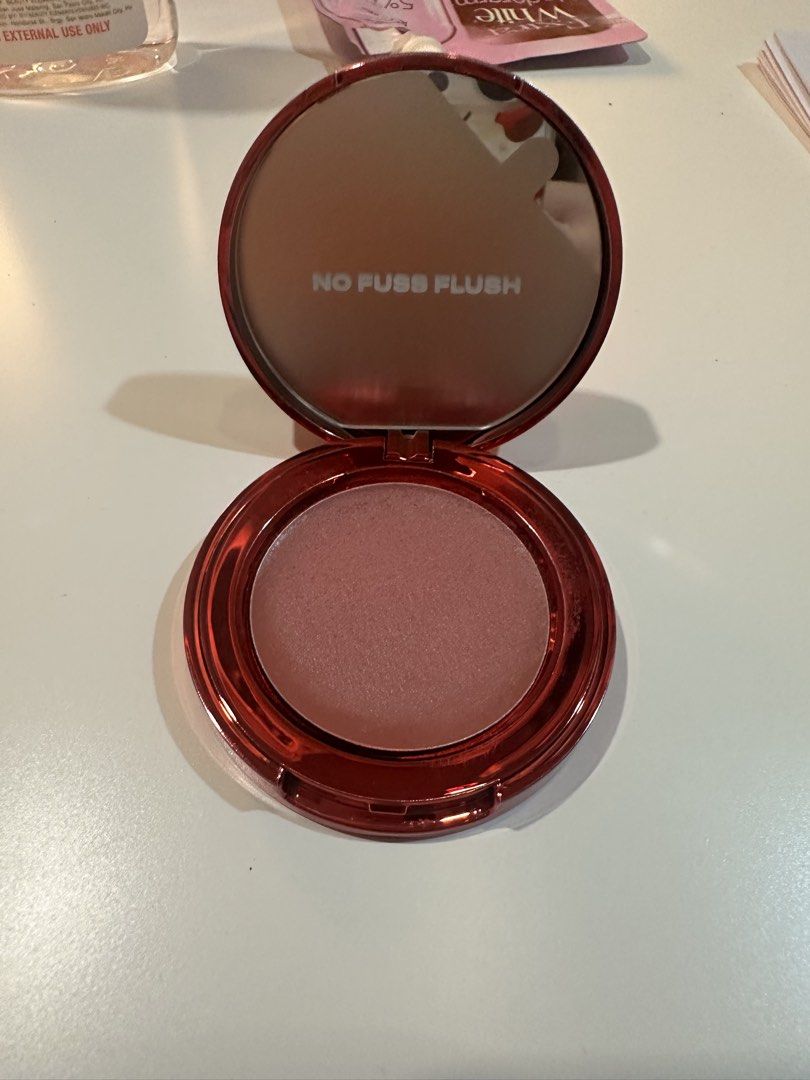 ISSY Creme Cheek Blush Banshee (Category: Makeup) located in Malabon City. Submitted by alysaleee (Listing ID 1454873320, Image 1). Description: Swatched only no box.