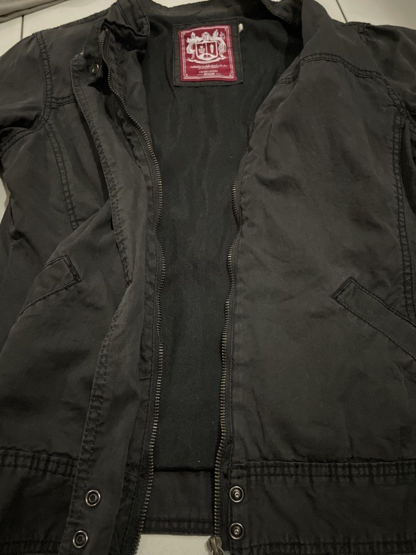 Jacket (Category: Coats, Jackets and Outerwear) located in Bedong. Submitted by eeeman8098 (Listing ID 1454866012, Image 3). Description: Price negotiable - send me your offer ! Jacket for outerwear - all zip and buttons functional .