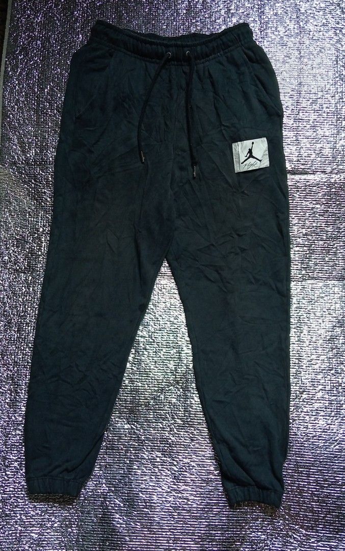 Jordan Flight Jogger Pants (Category: Joggers) located in Tuguegarao City. Submitted by nibordelac60216 (Listing ID 1454792058, Image 2). Description: Small on tag Waist- 28-32 Length- 37 Excellent condition No issue Color rate: 9/10.