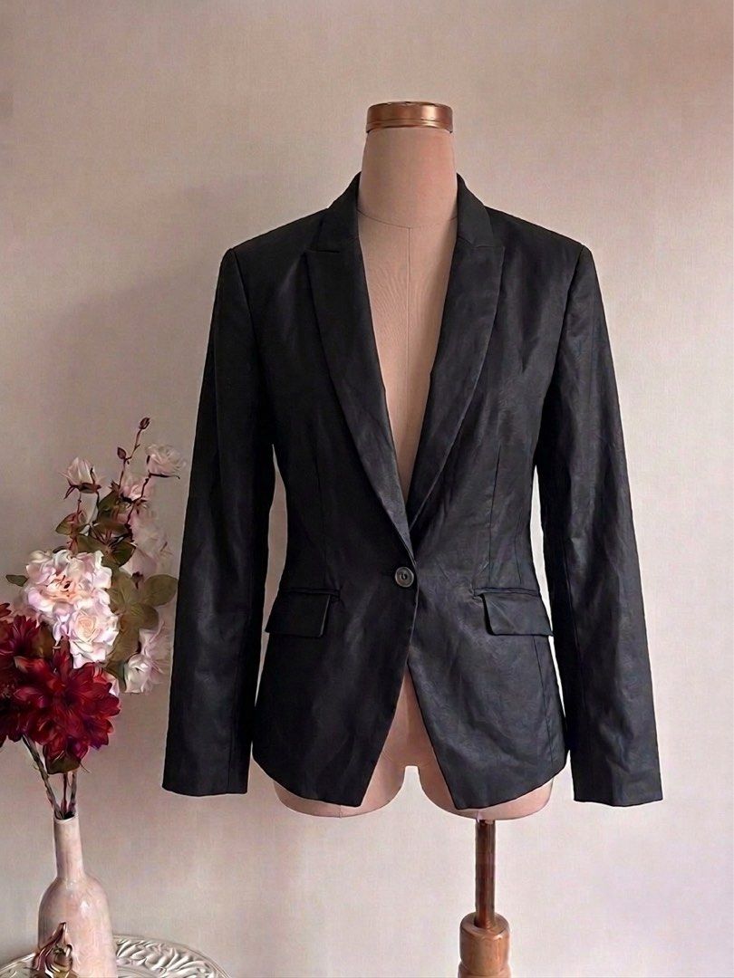 KALTENDIN Black Coat Blazer (Category: Coats, Jackets and Outerwear) located in Cavite. Submitted by nezaph (Listing ID 1454869092, Image 1). Description: .