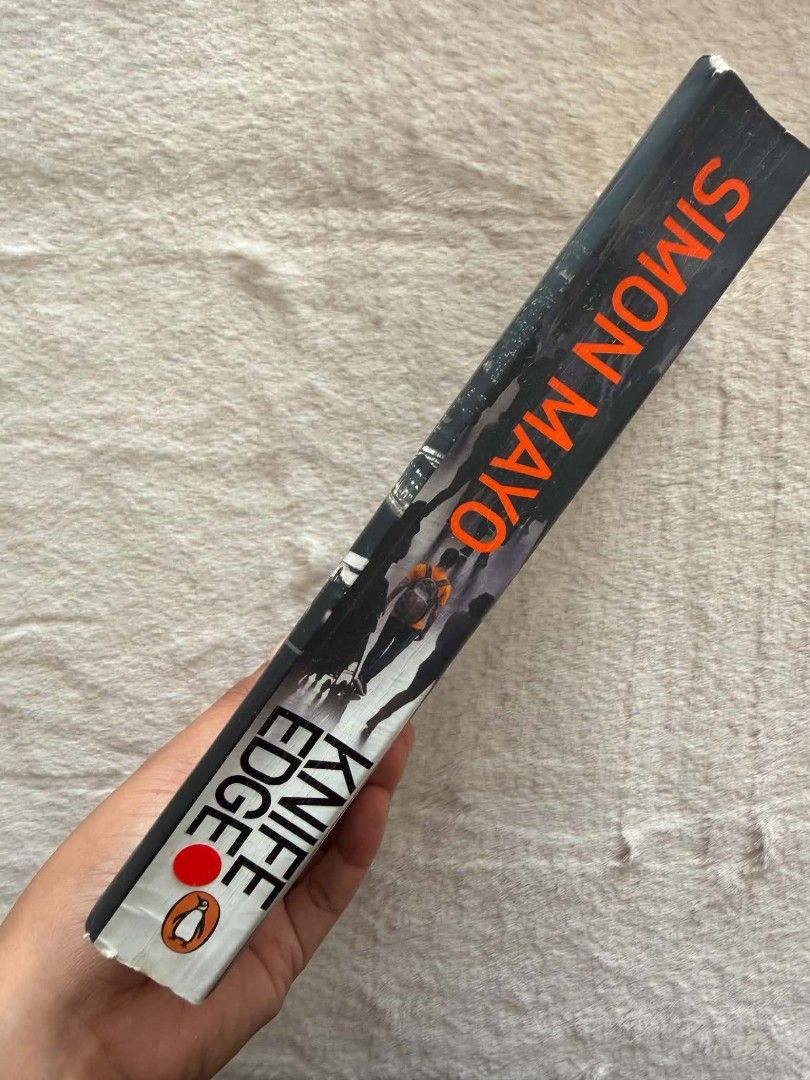 Knife Edge - Simon Maya (Category: Storybooks) located in Santiago. Submitted by bookworm_club (Listing ID 1454816384, Image 2). Description: 📚no cancellation, return or exchange. 📚secondhand books. some books are in good condition while some has minimal flaws (foxing, creases, dog-eared pages, etc.) 📚reasonable haggling is allowed. 💰MOP: For same day pickup - CASH & BANK TRANSFER For shipping or scheduled pickup - BANK TRANSFER 🚚MOD: •Store