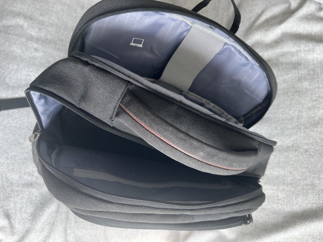 Kroser Backpack (Category: Backpacks) located in Singapore. Submitted by hasa_sg (Listing ID 1454767149, Image 3). Description: Kroser Backpack with ample space and pockets for storage..